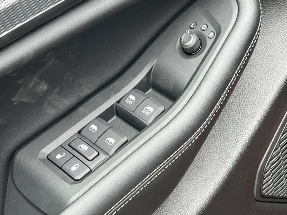 Used 2025 Jeep Grand Cherokee L Altitude AWD/4WD image 14