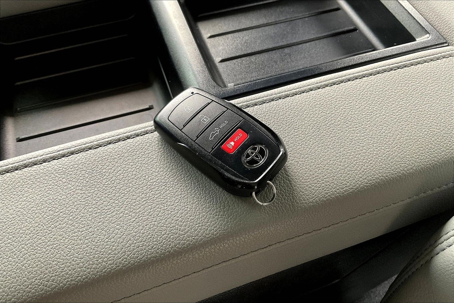 Used 2025 Toyota Tundra Limited image 35