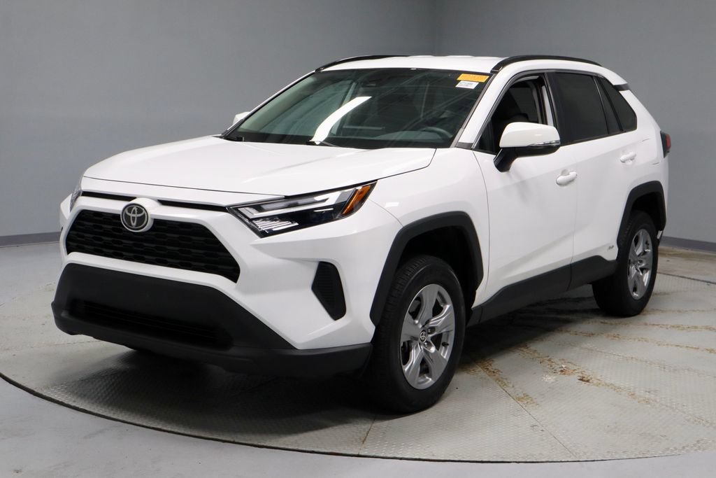 Used 2025 Toyota RAV4 XLE AWD/4WD image 8
