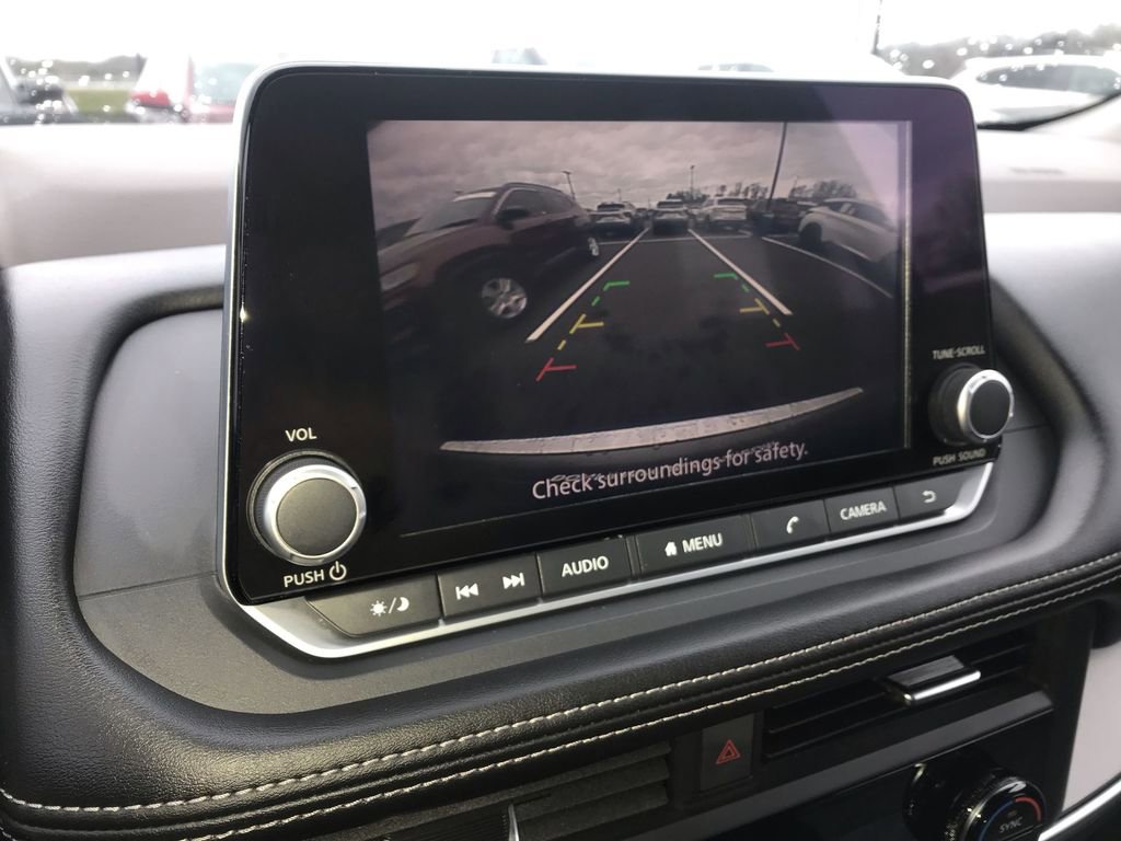 Used 2023 Nissan Rogue SV image 17