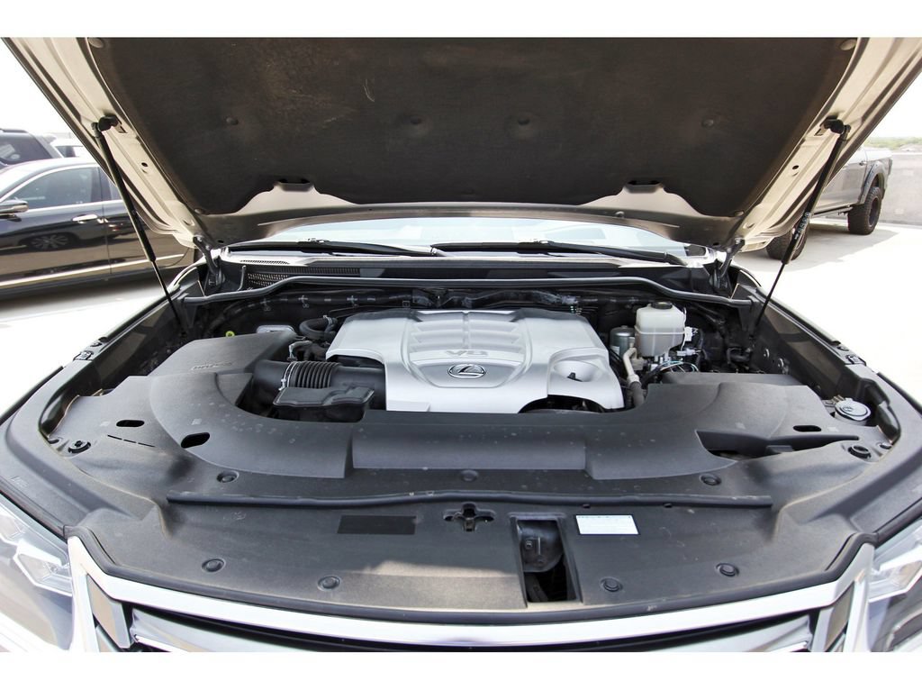 Used 2020 Lexus LX 570 4WD w/ Luxury Package image 31