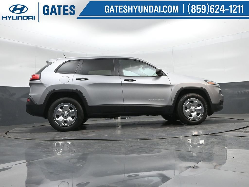 Used 2017 Jeep Cherokee Sport w/ Safety Group image 32