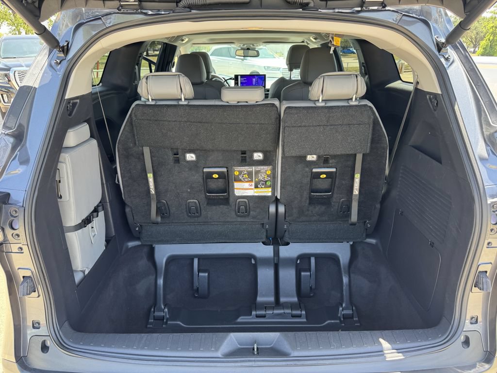 Used 2025 Toyota Sienna XLE FWD image 27