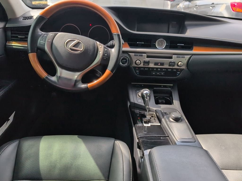 Used 2015 Lexus ES 300h w/ Premium Package w/Bamboo Trim image 8