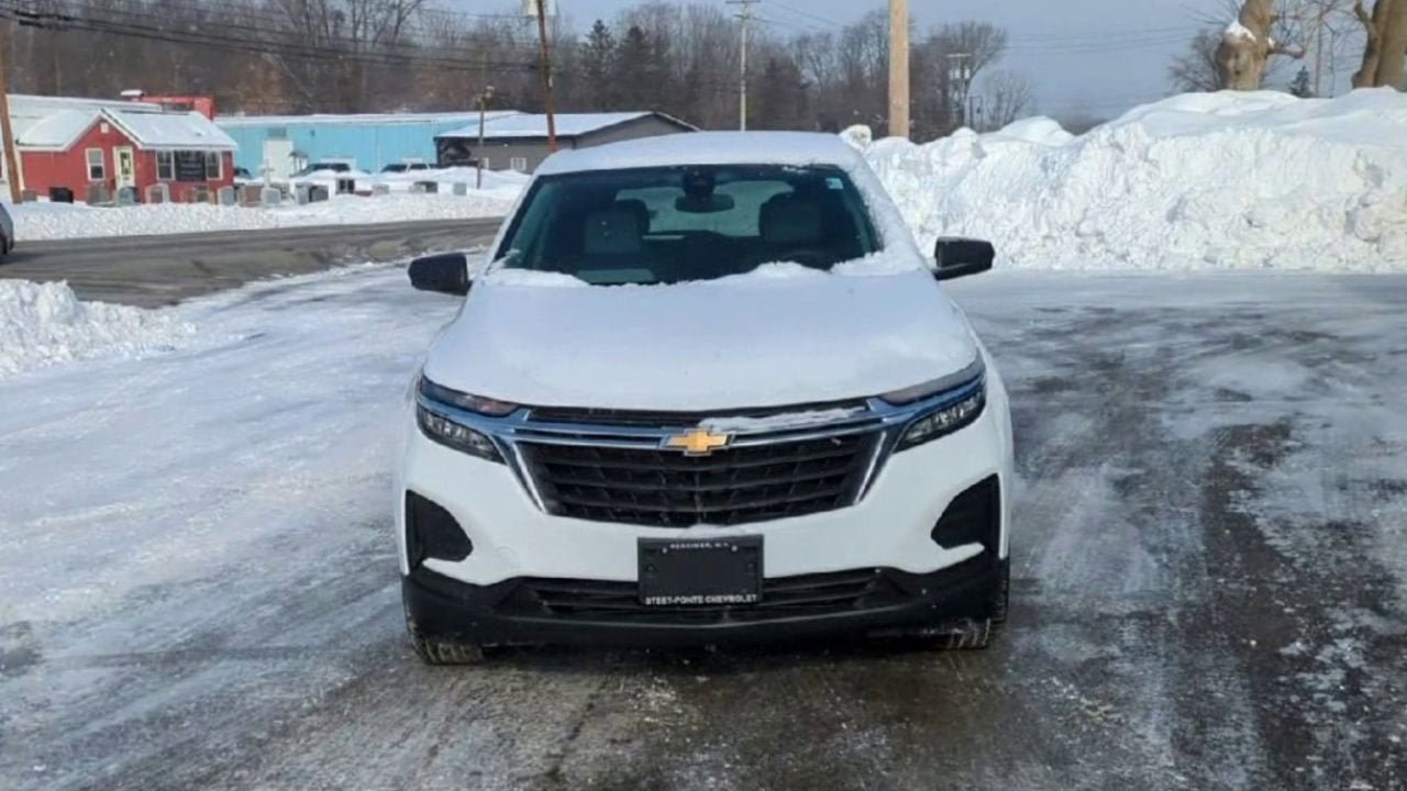 Certified 2023 Chevrolet Equinox LS w/ LS Convenience Package AWD/4WD image 3