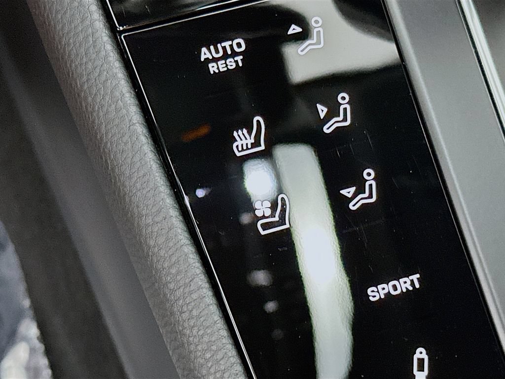 Certified 2025 Porsche Macan S AWD/4WD image 23