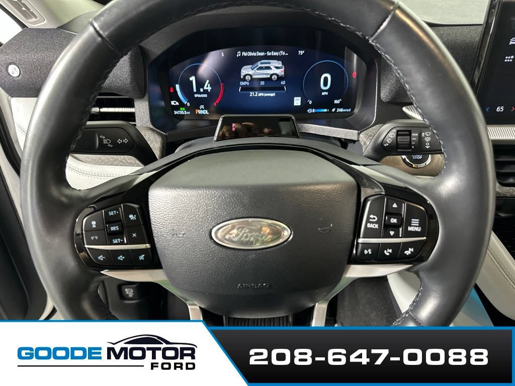 Used 2025 Ford Explorer Platinum w/ Ultimate Package AWD/4WD image 14