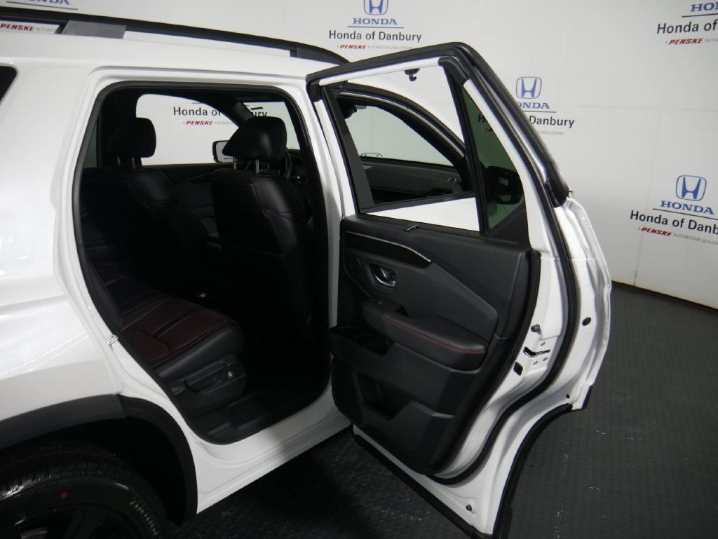New 2026 Honda Pilot Black Edition image 8