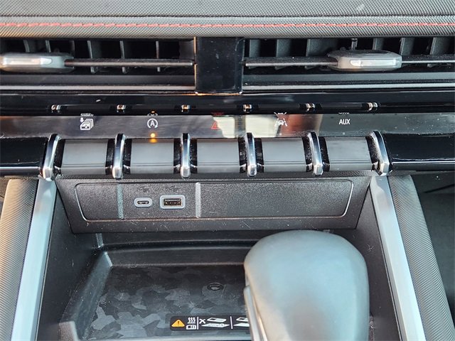 Used 2025 Chevrolet Colorado Z71 image 18