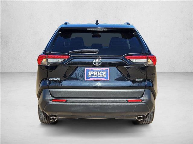 Used 2022 Toyota RAV4 XLE Premium image 7