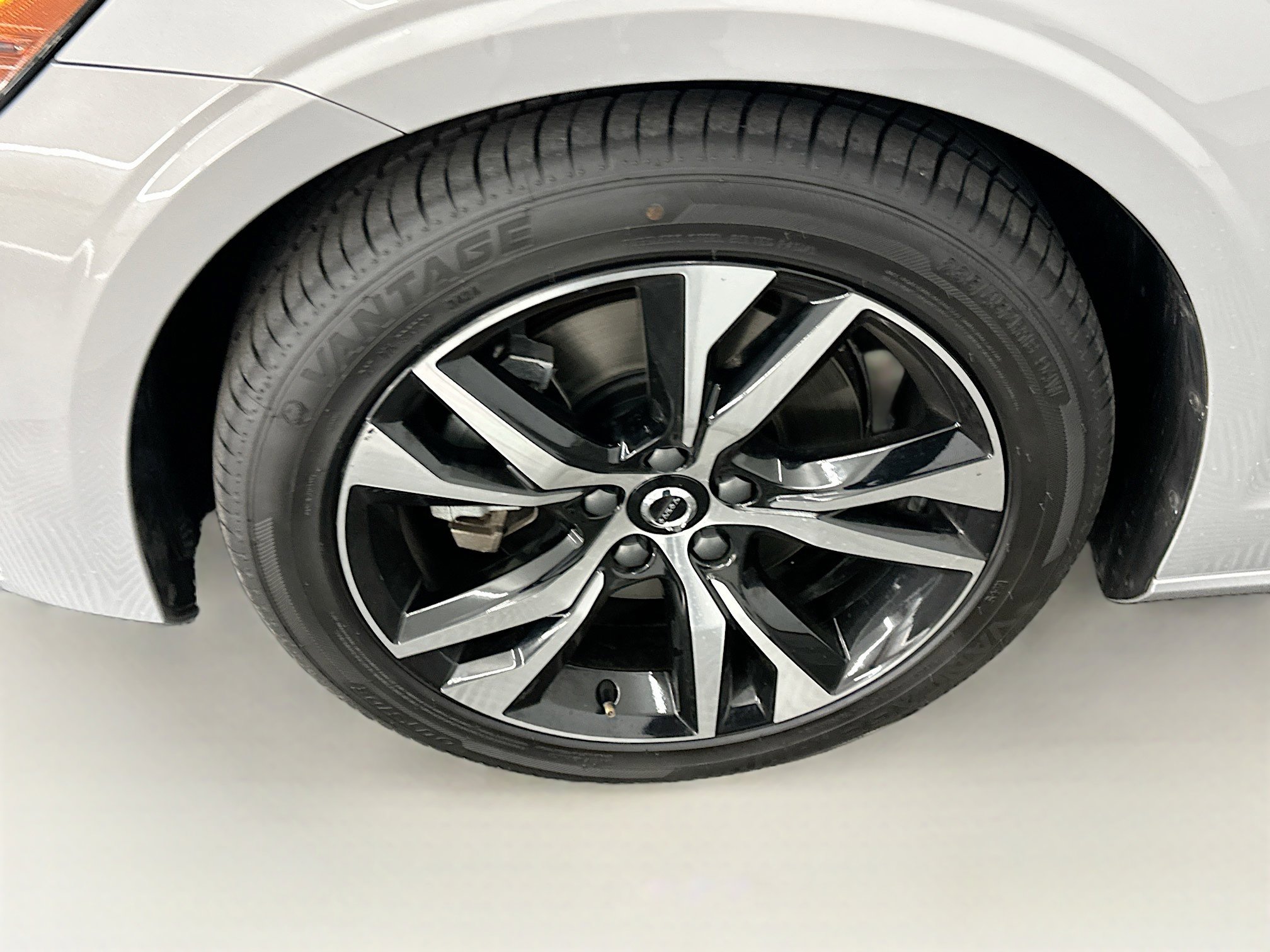 Used 2025 Volvo S60 B5 Core image 11