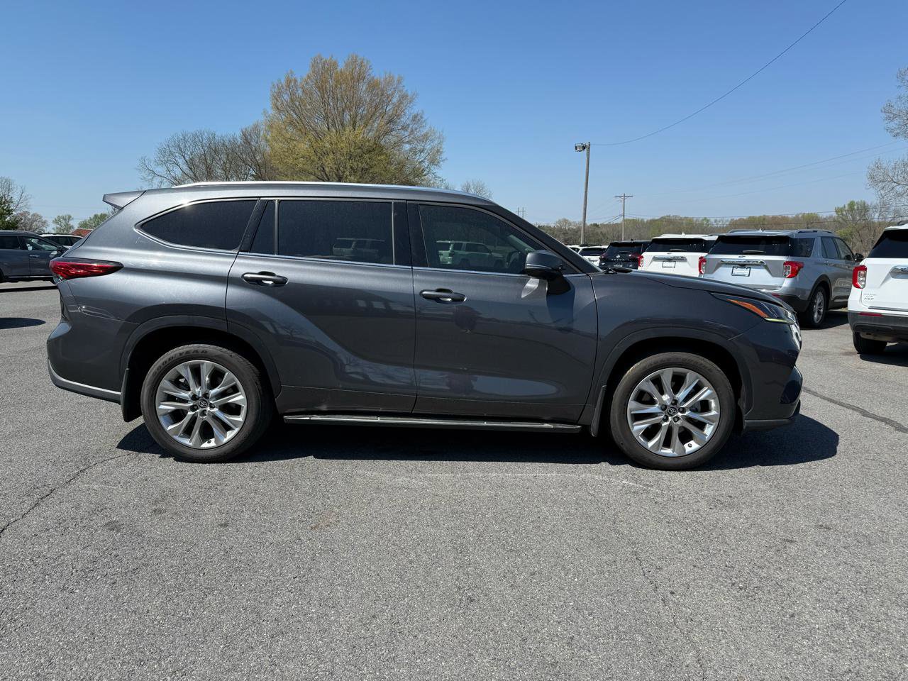 Used 2021 Toyota Highlander Limited FWD image 7