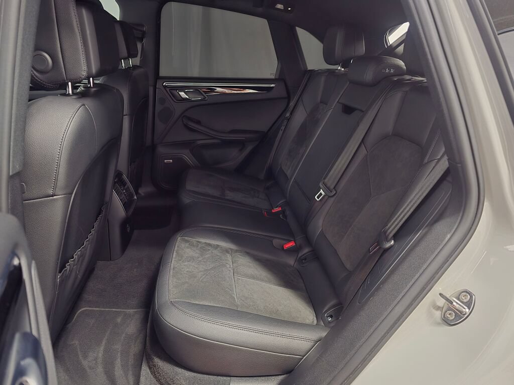 Used 2021 Porsche Macan AWD/4WD image 19