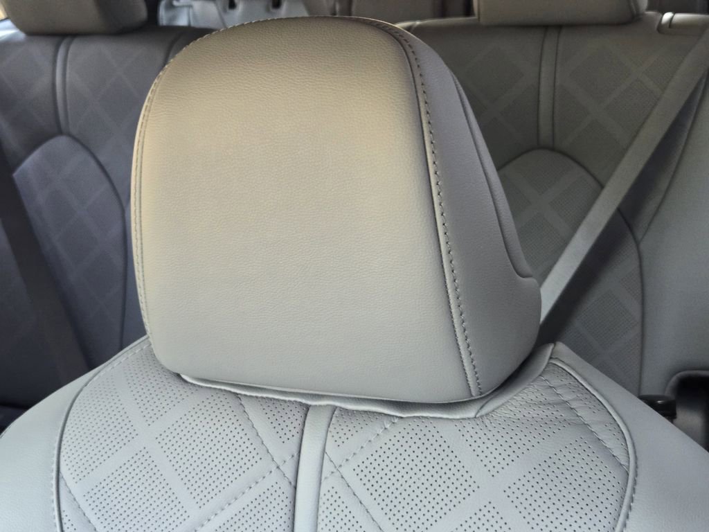 New 2026 Toyota Highlander Platinum AWD/4WD image 17