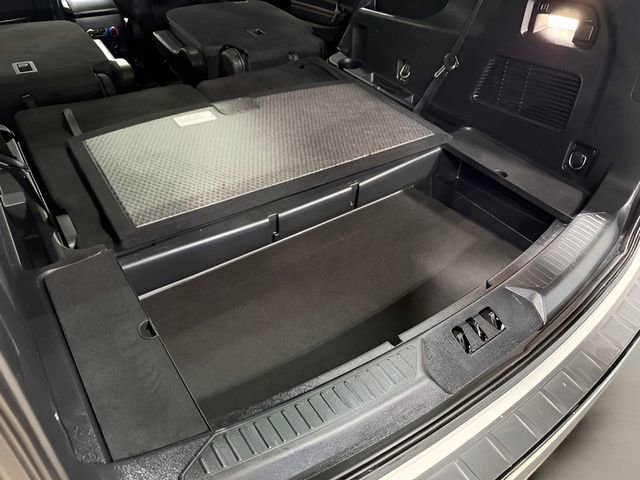 Used 2022 Ford Explorer ST-Line w/ Class IV Trailer Tow Package AWD/4WD image 13