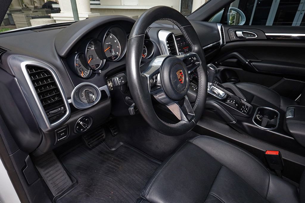 Used 2018 Porsche Cayenne Platinum Edition image 36