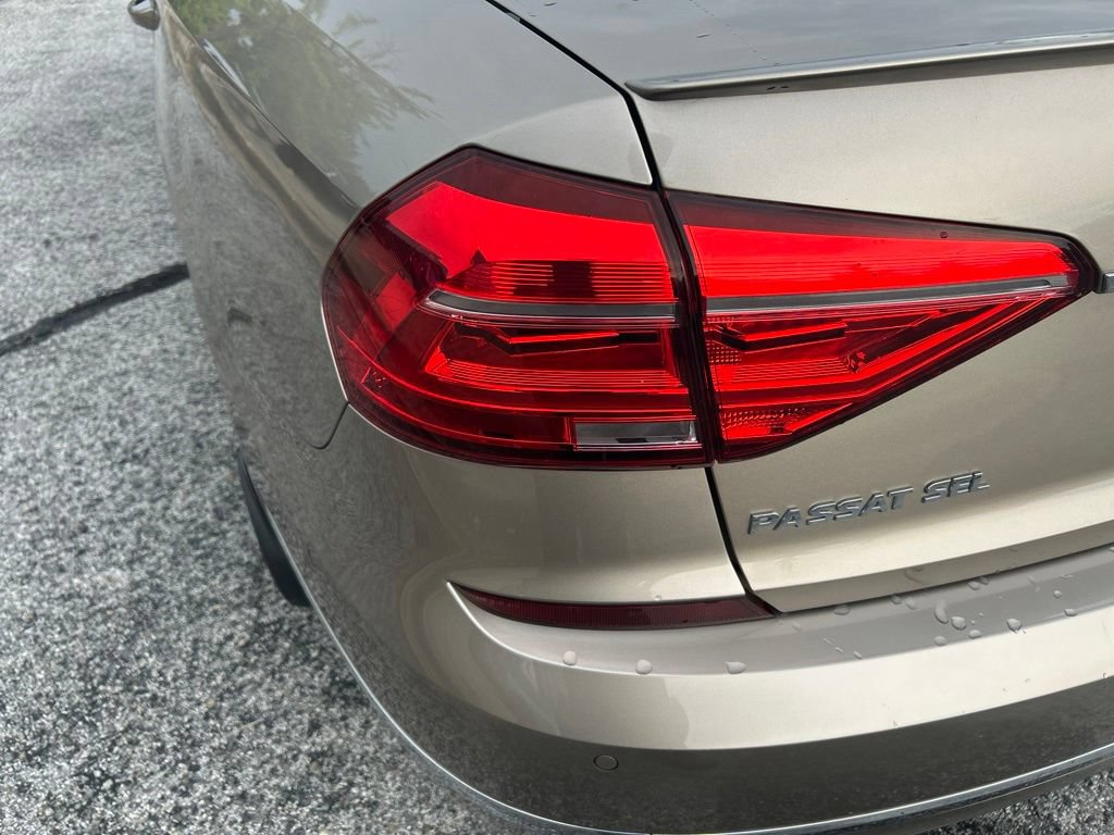 Used 2016 Volkswagen Passat 1.8T SEL Premium FWD image 18