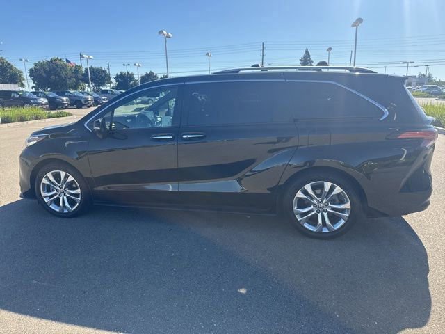 Used 2021 Toyota Sienna Platinum FWD image 13