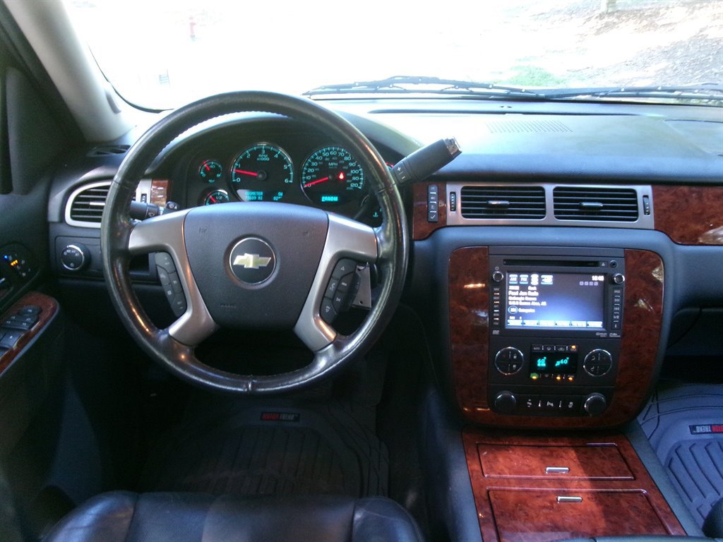 Used 2013 Chevrolet Avalanche LTZ RWD image 17