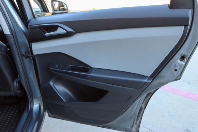 Used 2022 Volkswagen Taos SE image 28