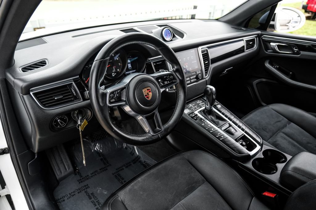 Used 2018 Porsche Macan AWD/4WD image 2