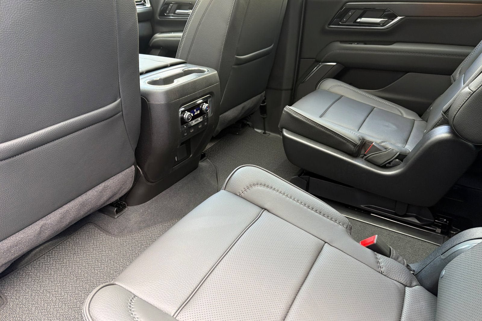 New 2026 GMC Yukon XL Denali AWD/4WD image 9