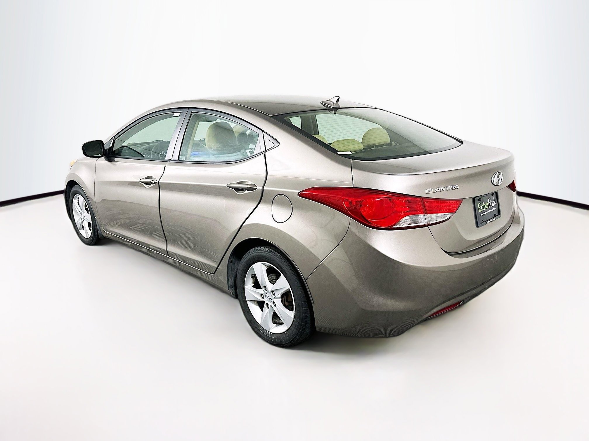 Used 2013 Hyundai Elantra GLS w/ Preferred Pkg image 5