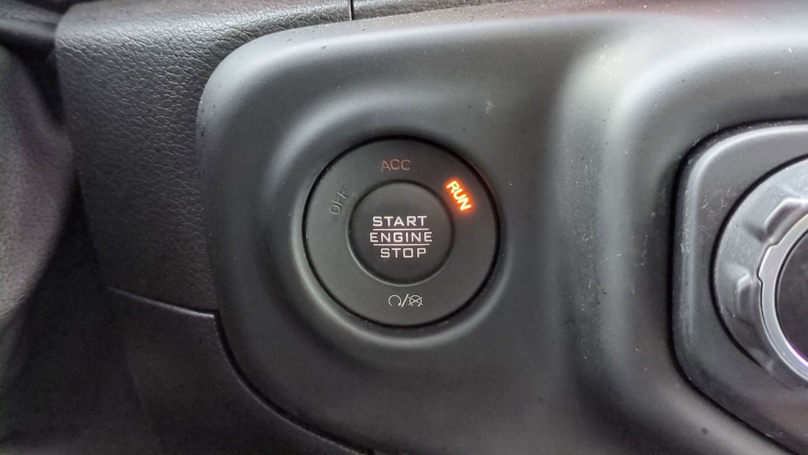 Used 2020 Jeep Gladiator Rubicon w/ Dual Top Group image 30