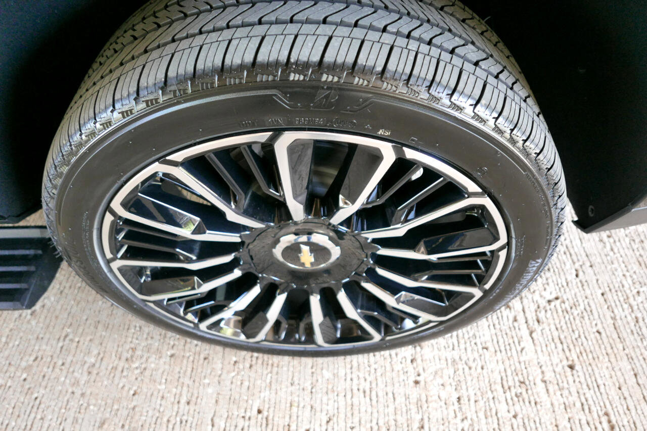 Used 2025 Chevrolet Suburban High Country image 65