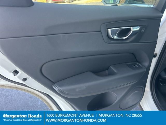 Used 2023 Volvo XC60 B5 Plus image 25