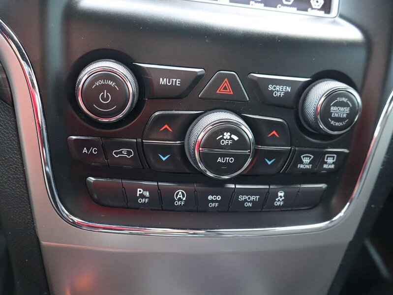 Used 2019 Jeep Grand Cherokee Laredo AWD/4WD image 24