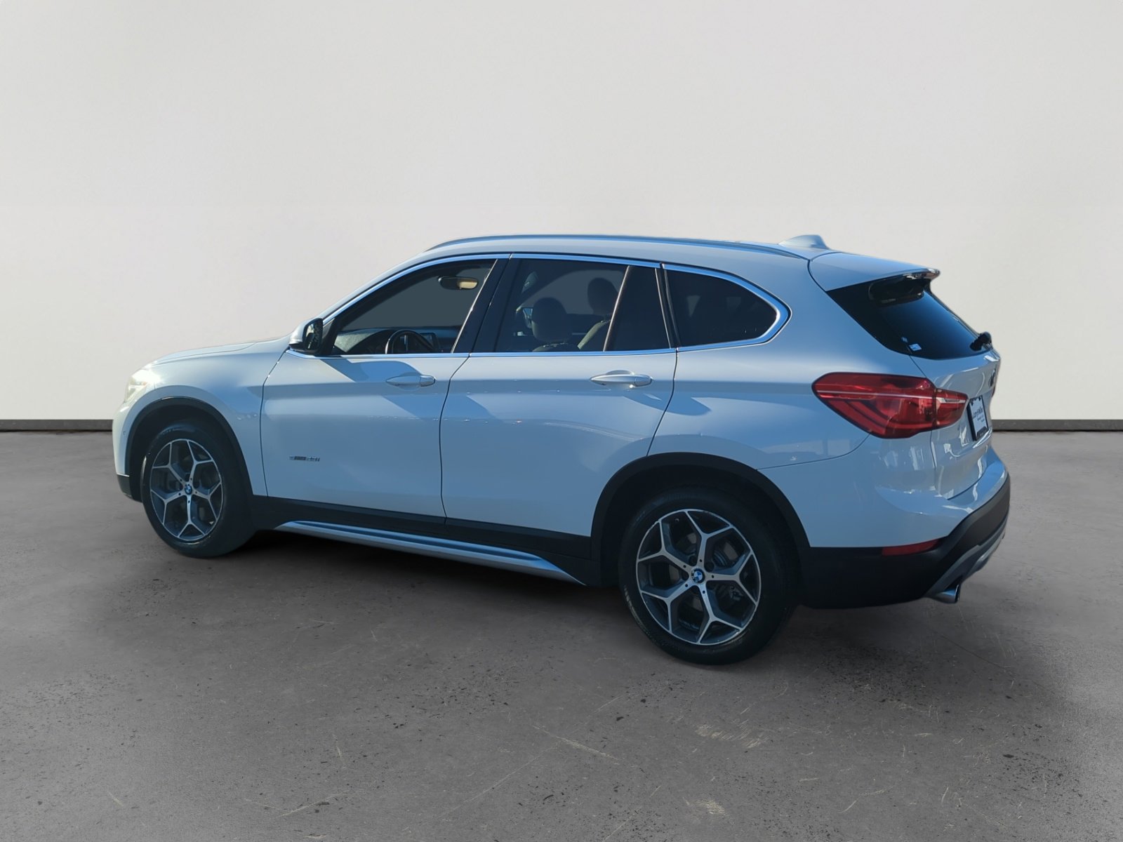 Used 2018 BMW X1 sDrive28i image 3