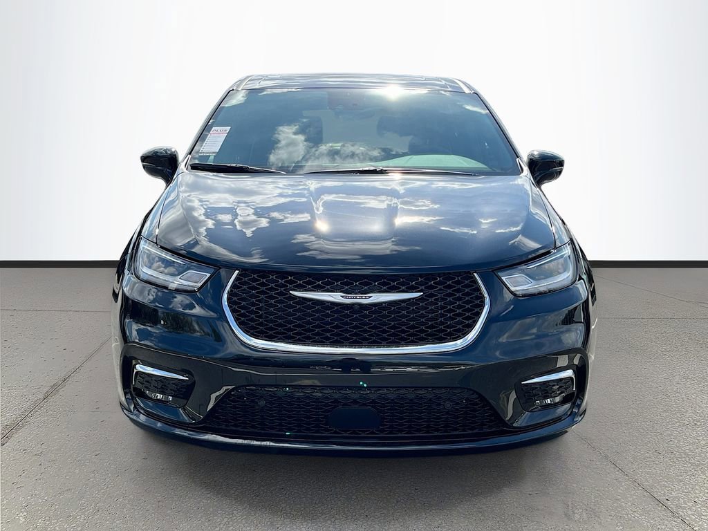 New 2026 Chrysler Pacifica Limited FWD image 2