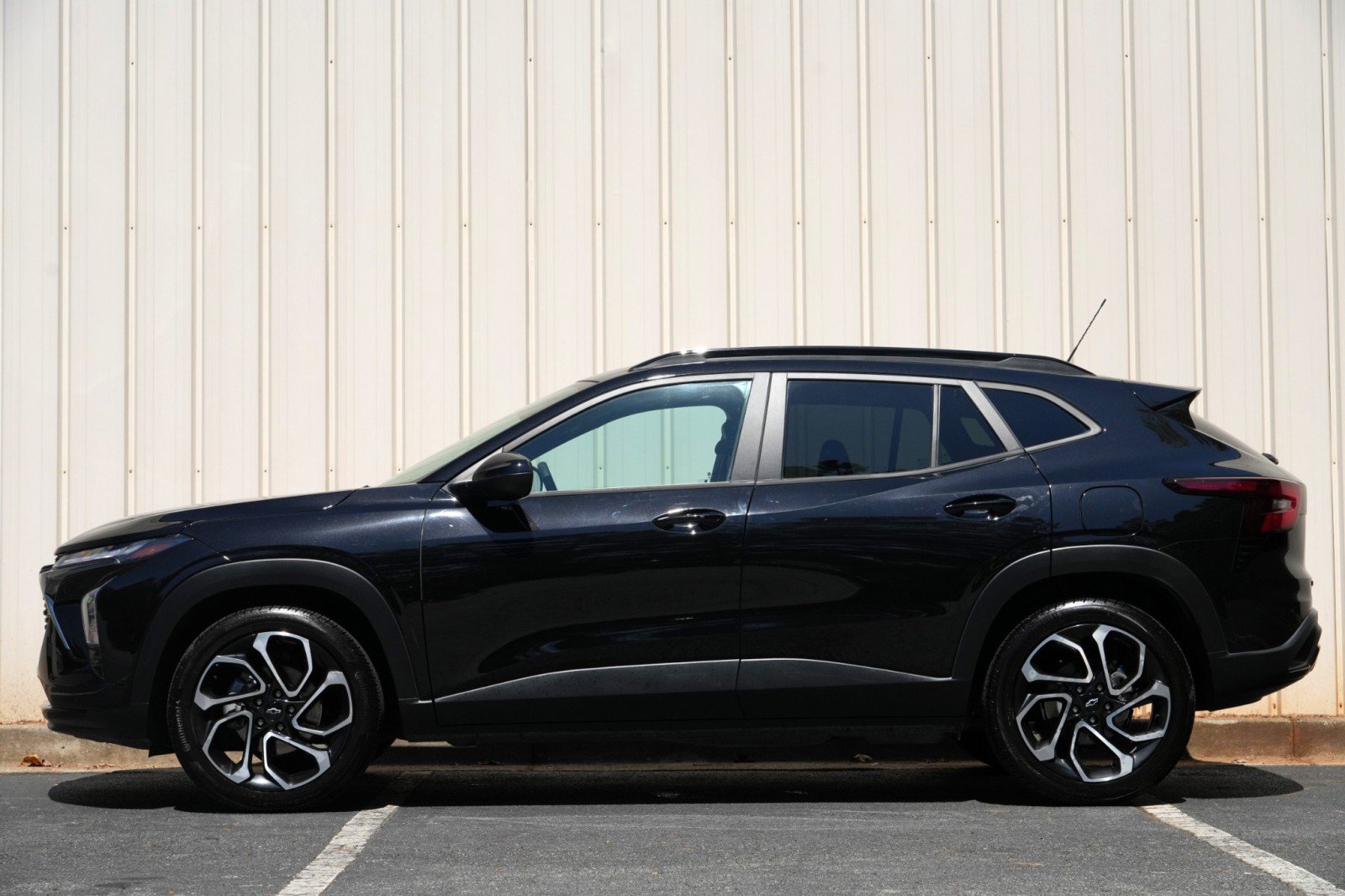 Used 2025 Chevrolet Trax RS FWD image 8