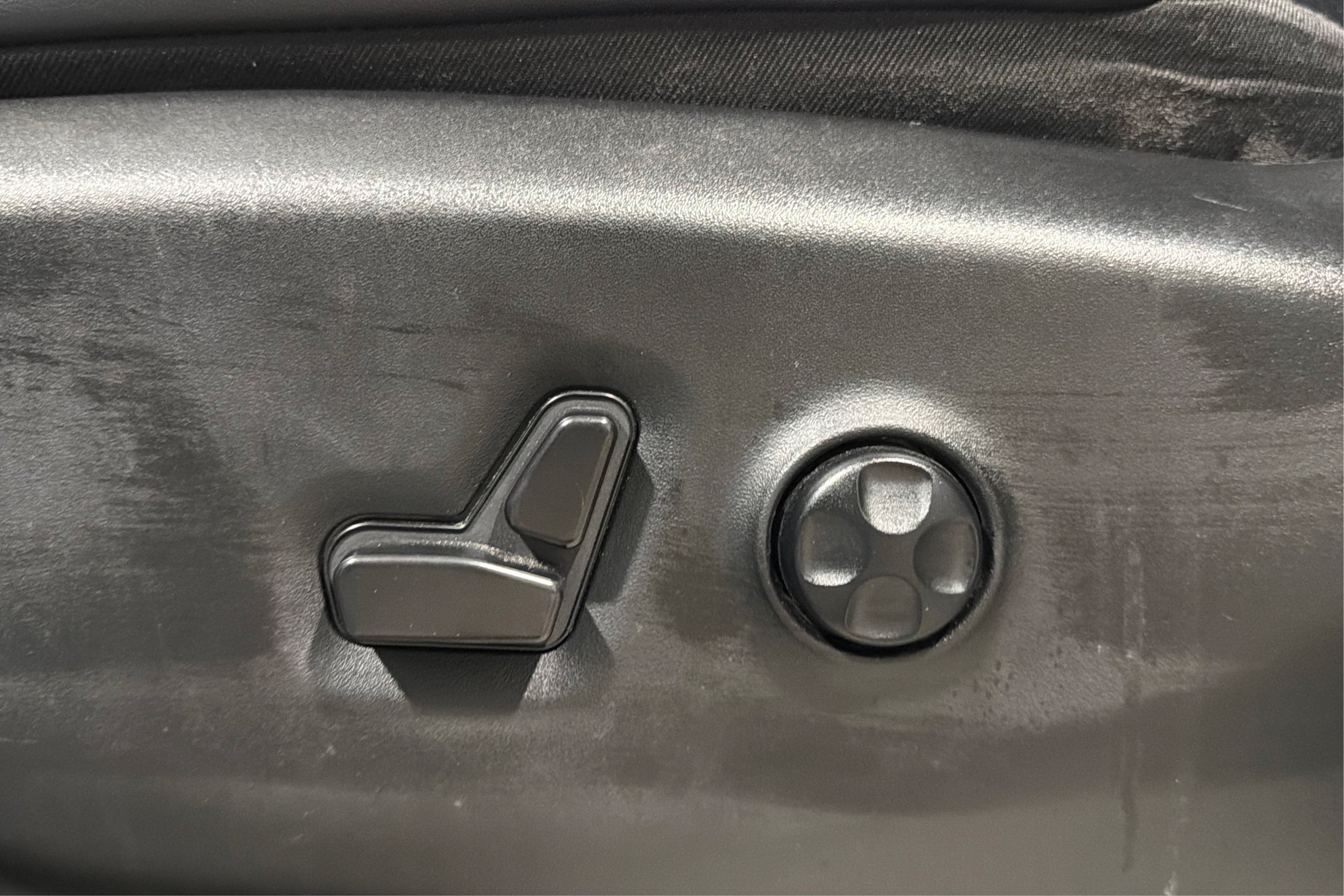 Used 2023 Chrysler Pacifica Touring-L FWD image 19