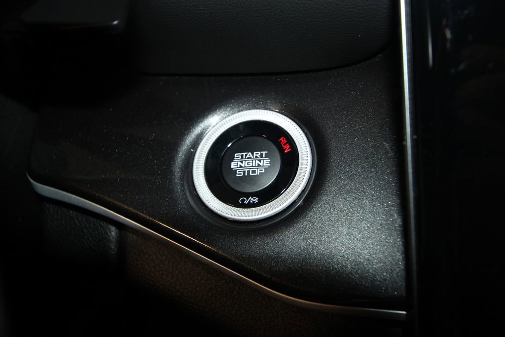 Used 2022 Jeep Grand Cherokee Laredo w/ Luxury Tech Group I image 14