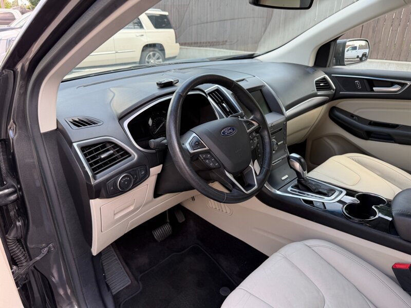 Used 2016 Ford Edge Titanium w/ Technology Package AWD/4WD image 21