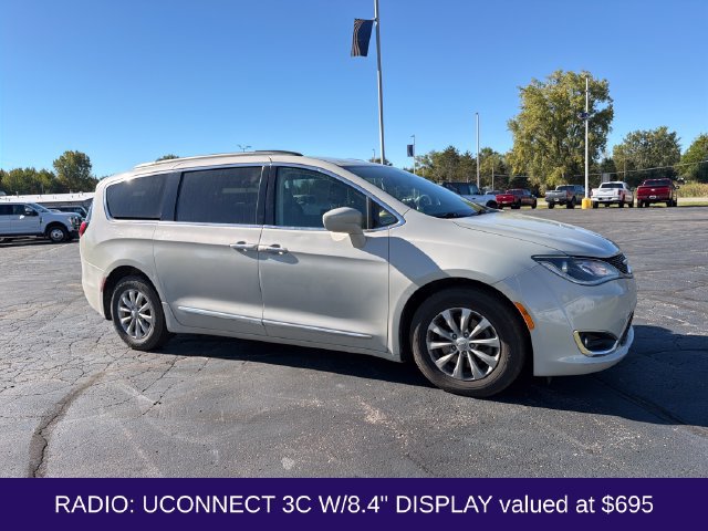 Used 2017 Chrysler Pacifica Touring-L FWD image 10