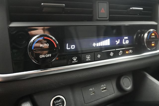 Used 2023 Nissan Rogue SV AWD/4WD image 13
