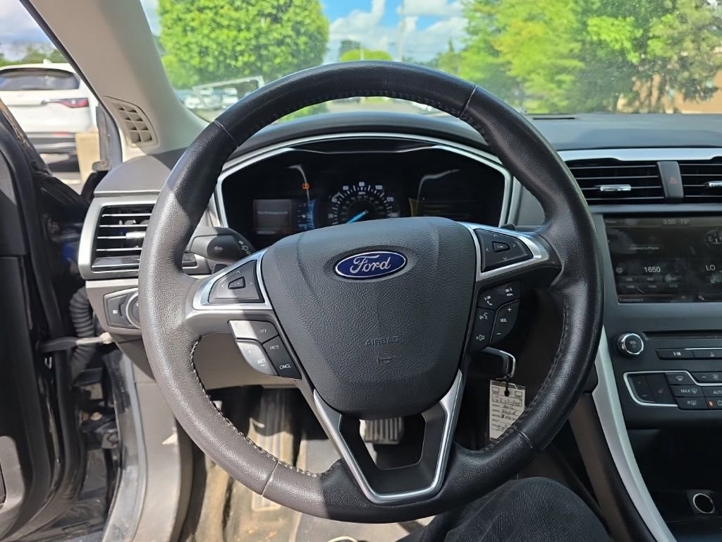 Used 2016 Ford Fusion SE AWD/4WD image 14