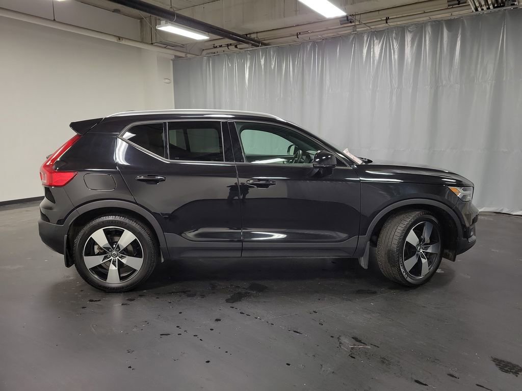 Used 2019 Volvo XC40 T5 Momentum image 10