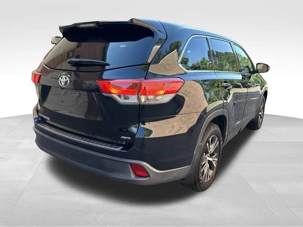 Used 2018 Toyota Highlander LE w/ Protection Package #3 AWD/4WD image 5
