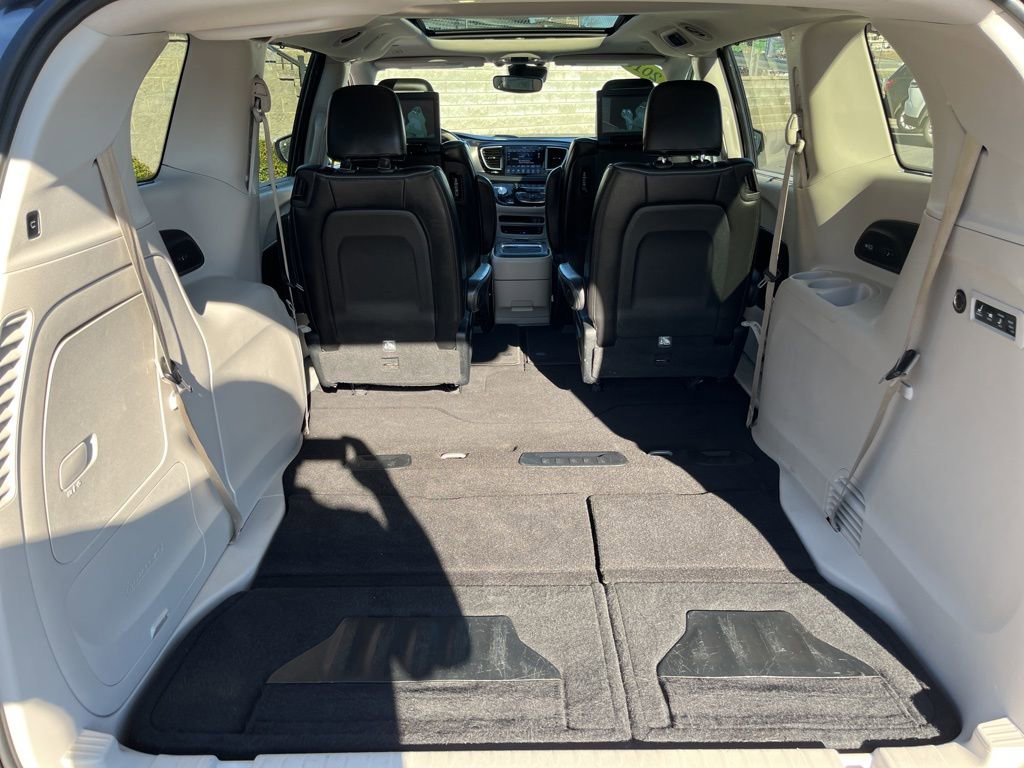 Used 2018 Chrysler Pacifica Limited w/ Tire & Wheel Group image 17