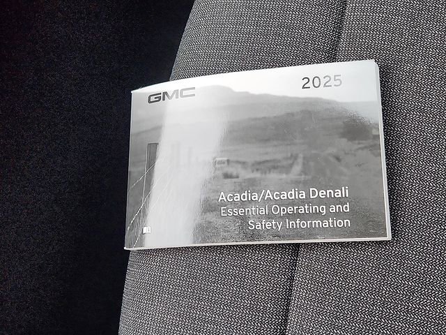 Used 2025 GMC Acadia Elevation image 31