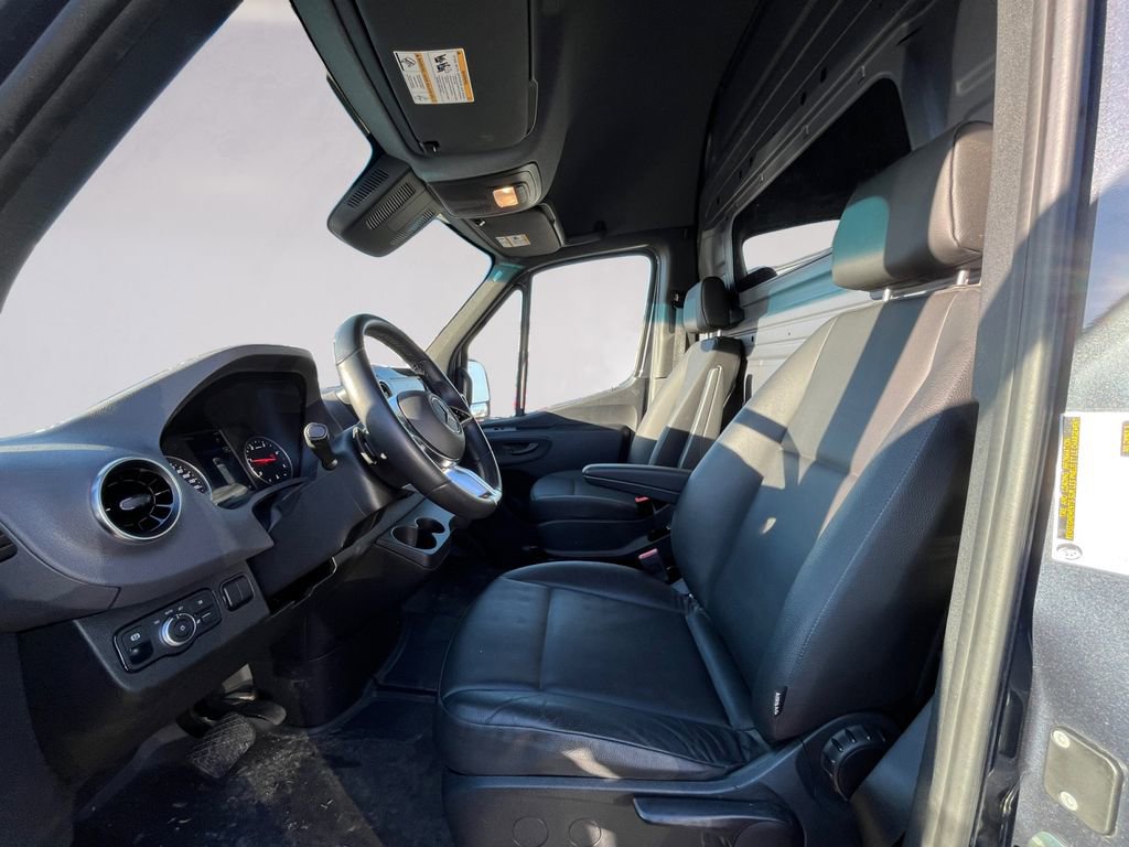 Used 2025 Mercedes-Benz Sprinter 2500 image 6