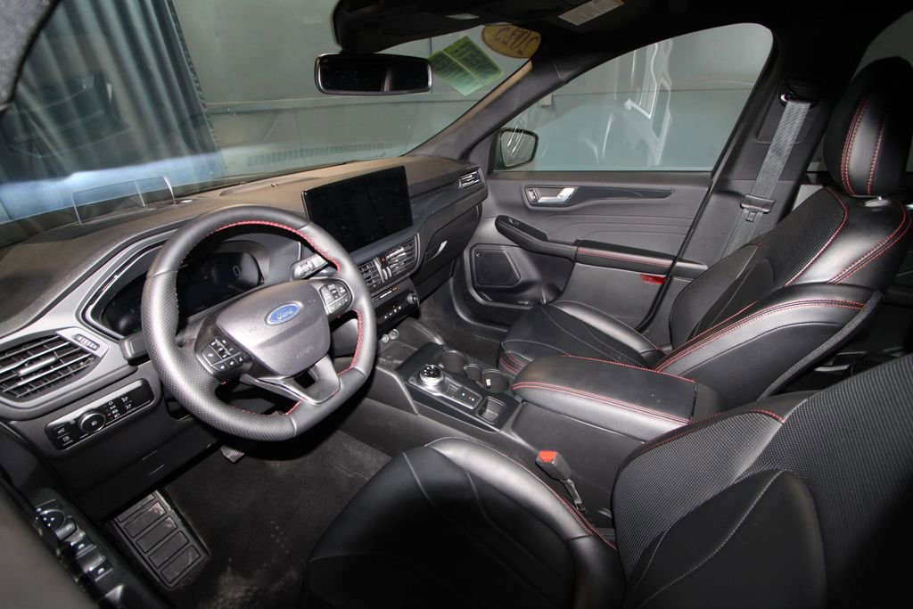 Used 2025 Ford Escape ST-Line Elite w/ Premium Technology Package AWD/4WD image 2
