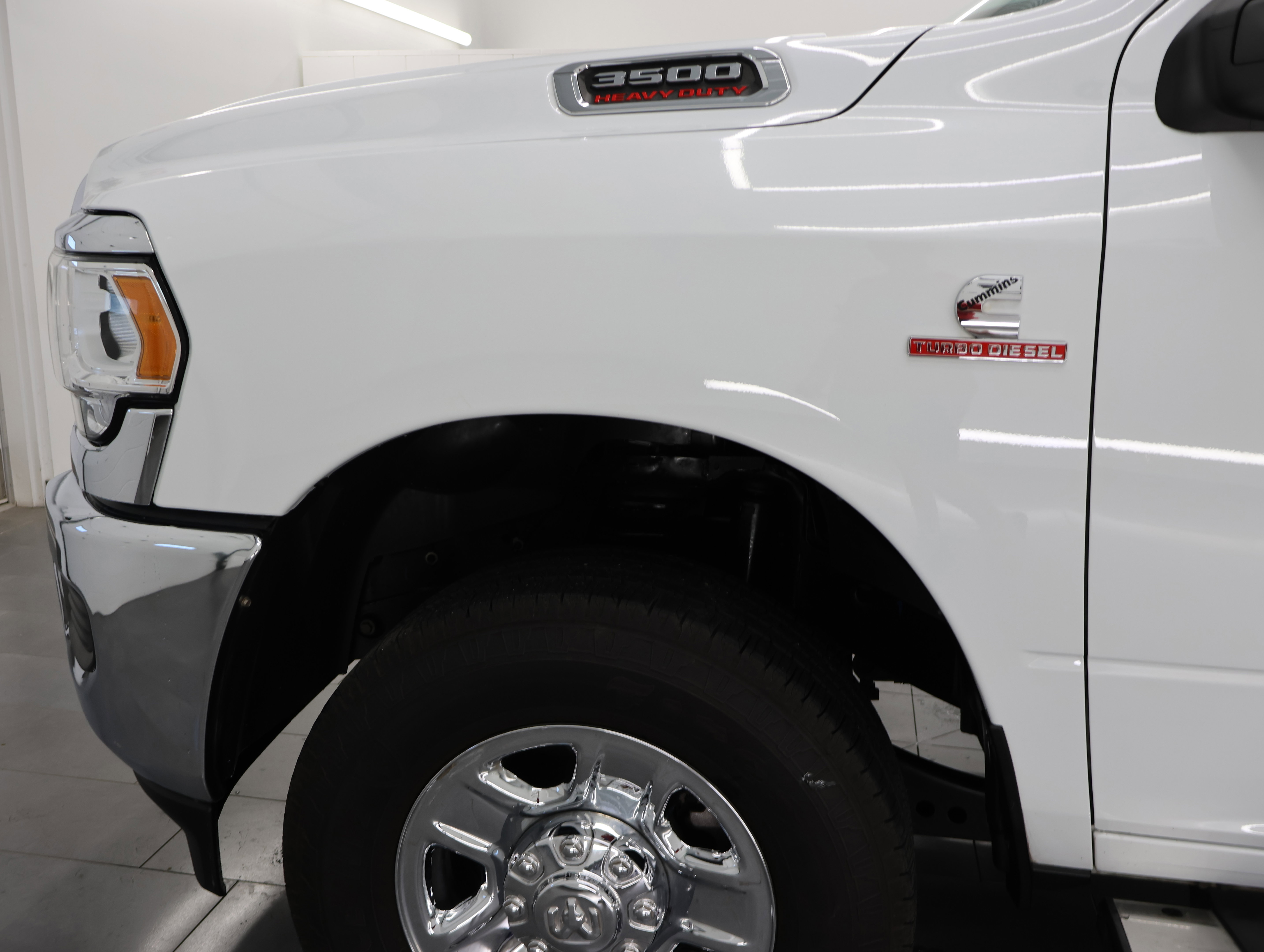 Used 2024 RAM 3500 Tradesman w/ Chrome Appearance Group AWD/4WD image 34