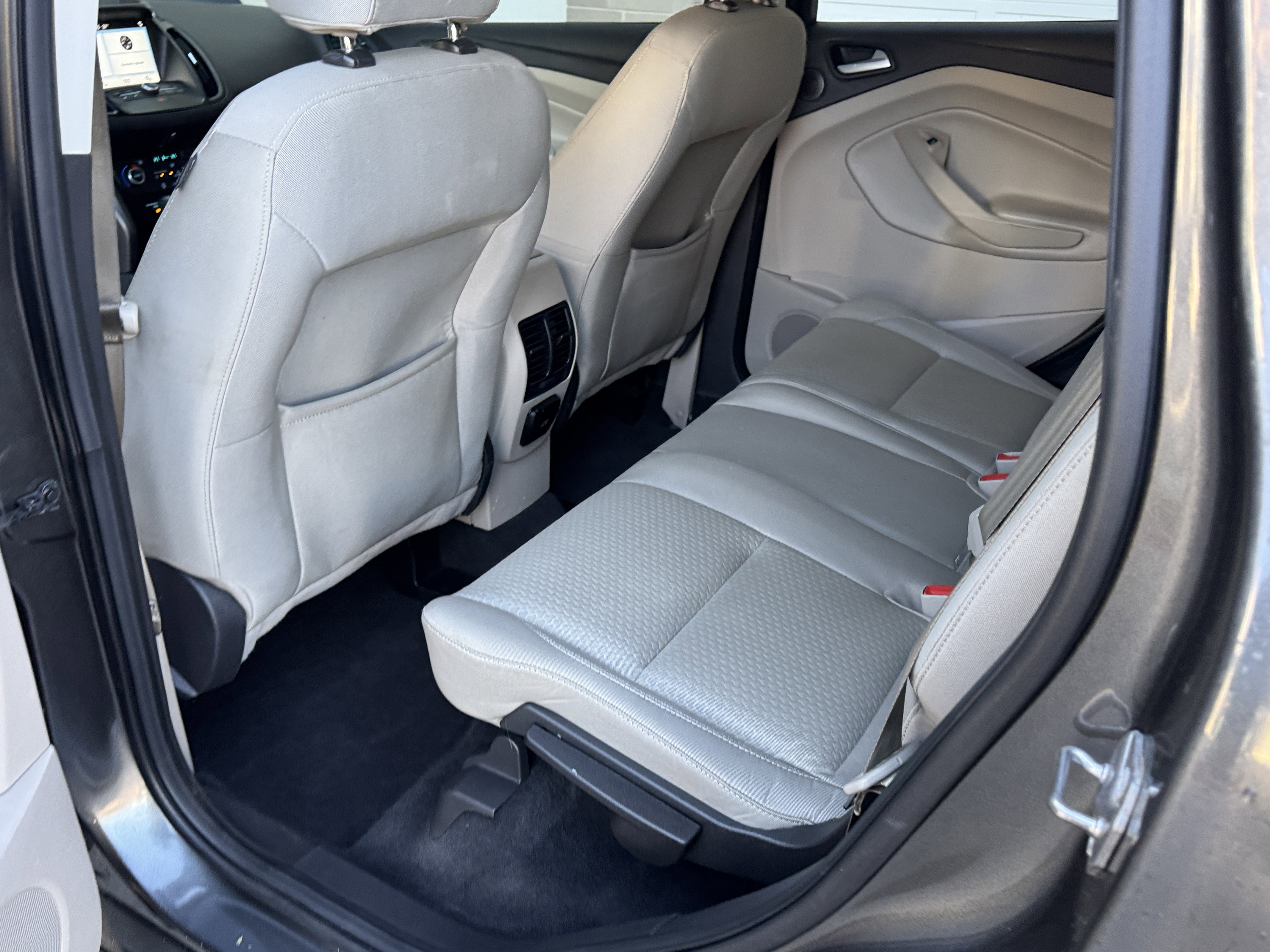 Used 2017 Ford Escape SE w/ Equipment Group 201A image 27