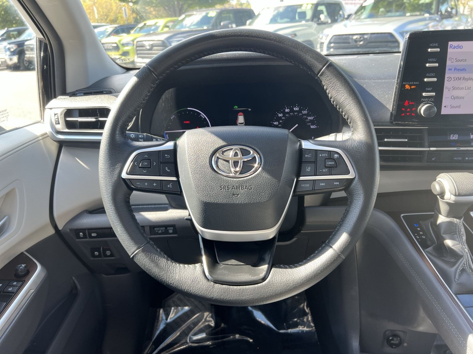 Used 2022 Toyota Sienna XLE FWD image 16