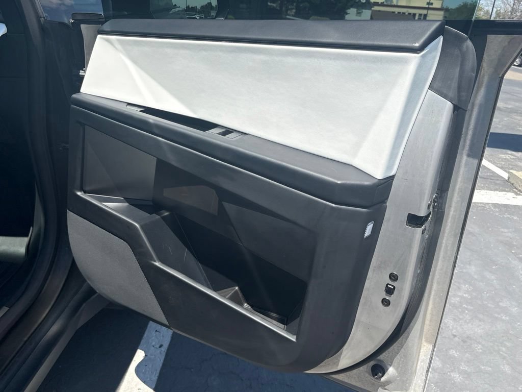Used 2024 Tesla Cybertruck AWD Crew Cab image 16